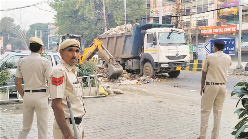 1,000 cops guard Gurugram garbage pickers amid stir