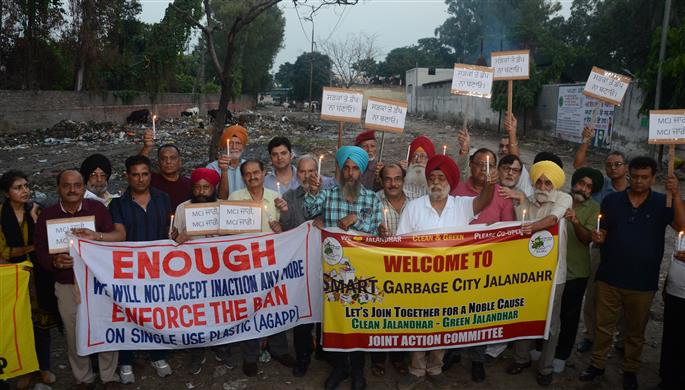 Officials unmoved over Jalandhar Model Town dump, residents hold candle march