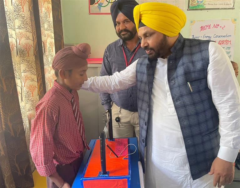 Power minister Harbhajan Singh ETO interacts with govt school students