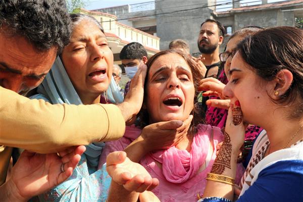 Kashmiri Pandit orchardist cremated amid sloganeering against Pakistan