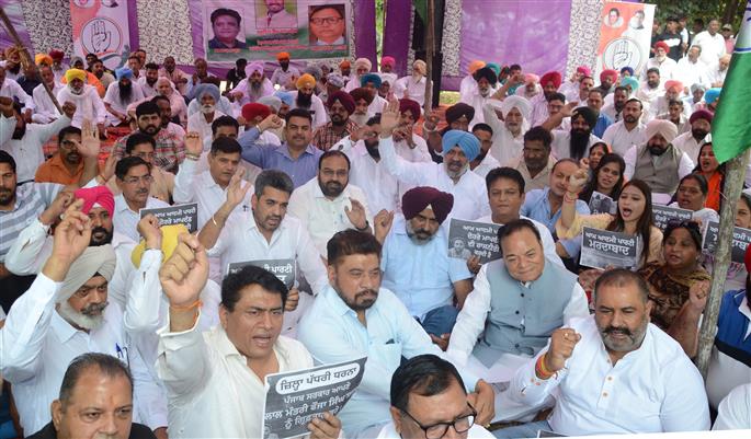 Congress holds protest, seeks Punjab minister Fauja Singh Sarari’s ouster