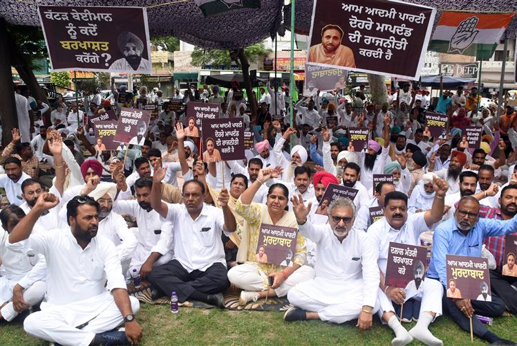 Congress organises statewide protest, seeks Sarari's arrest