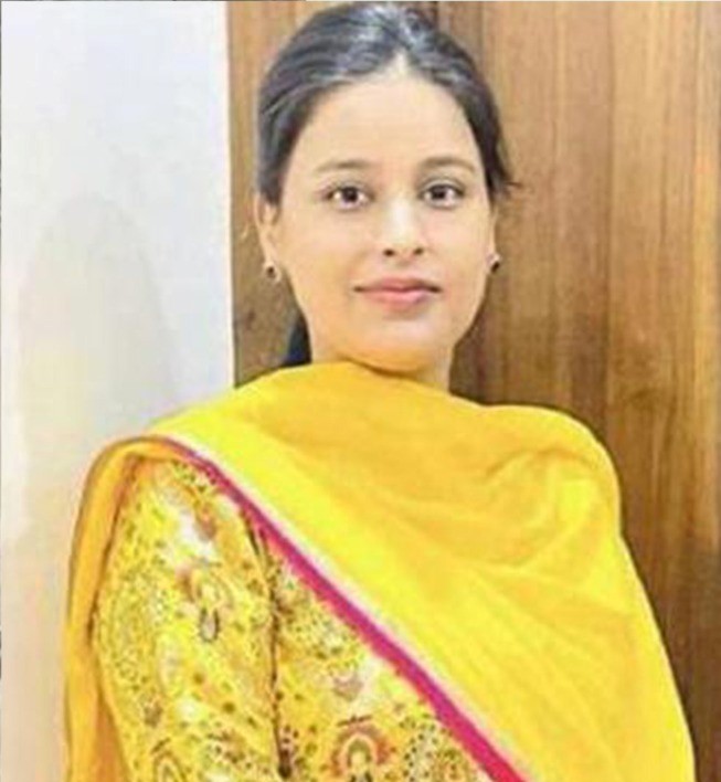 Punjab CM Bhagwant Mann's wife Dr Gurpreet Kaur pays obeisance at Golden Temple
