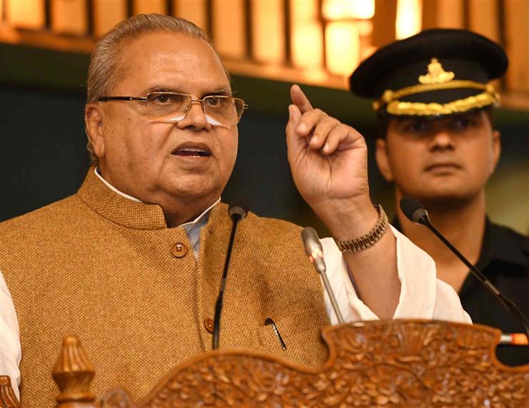 Former Governor Satya Pal Malik examined by CBI in corruption cases registered in J-K after his allegations