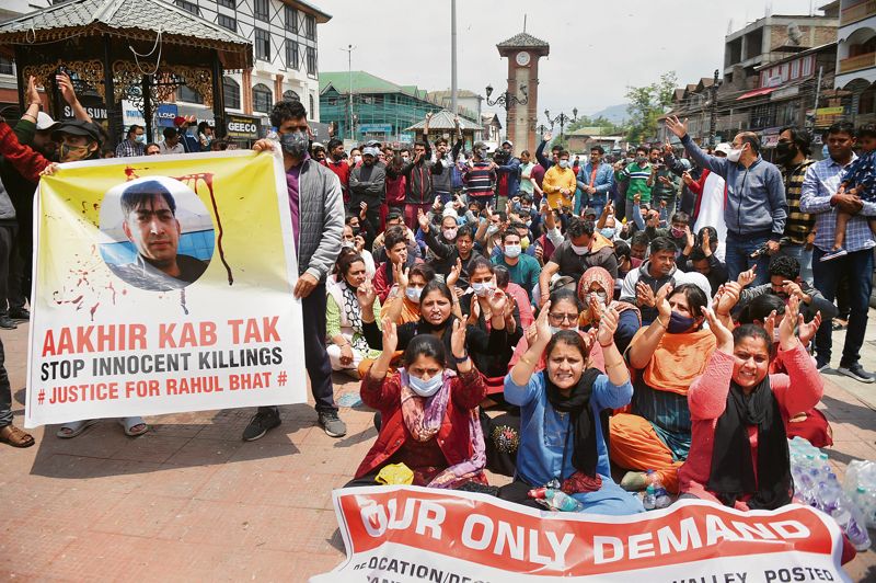 Targeted killings reveal societal divide in Kashmir