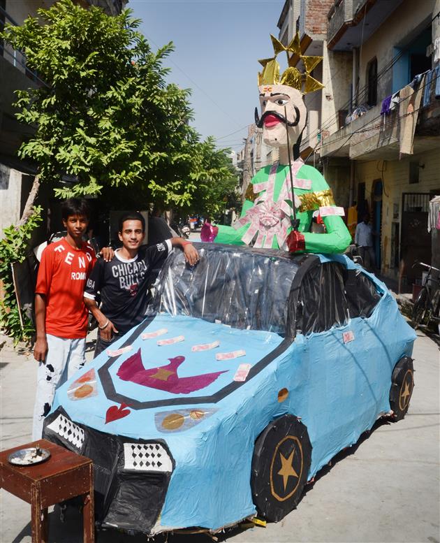 Ravana effigies on car, dragon a major draw