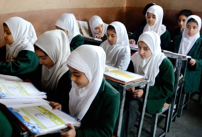 J&K's school education ranking up from 17 to 8: Union minister