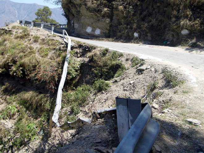 3 killed as vehicle plunges into gorge in Himachal's Sirmaur