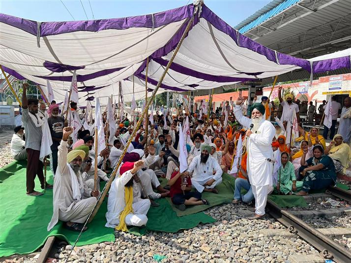 Lakhimpur Kheri violence: Farmers hold 3-hr ‘rail roko’ protest in Jalandhar