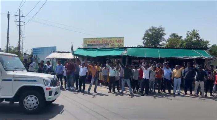 Kejriwal, Bhagwant Mann greeted with black flags, chants of ‘Modi’ in Gujarat’s Navsari; Delhi CM calls protesters his ‘brothers’