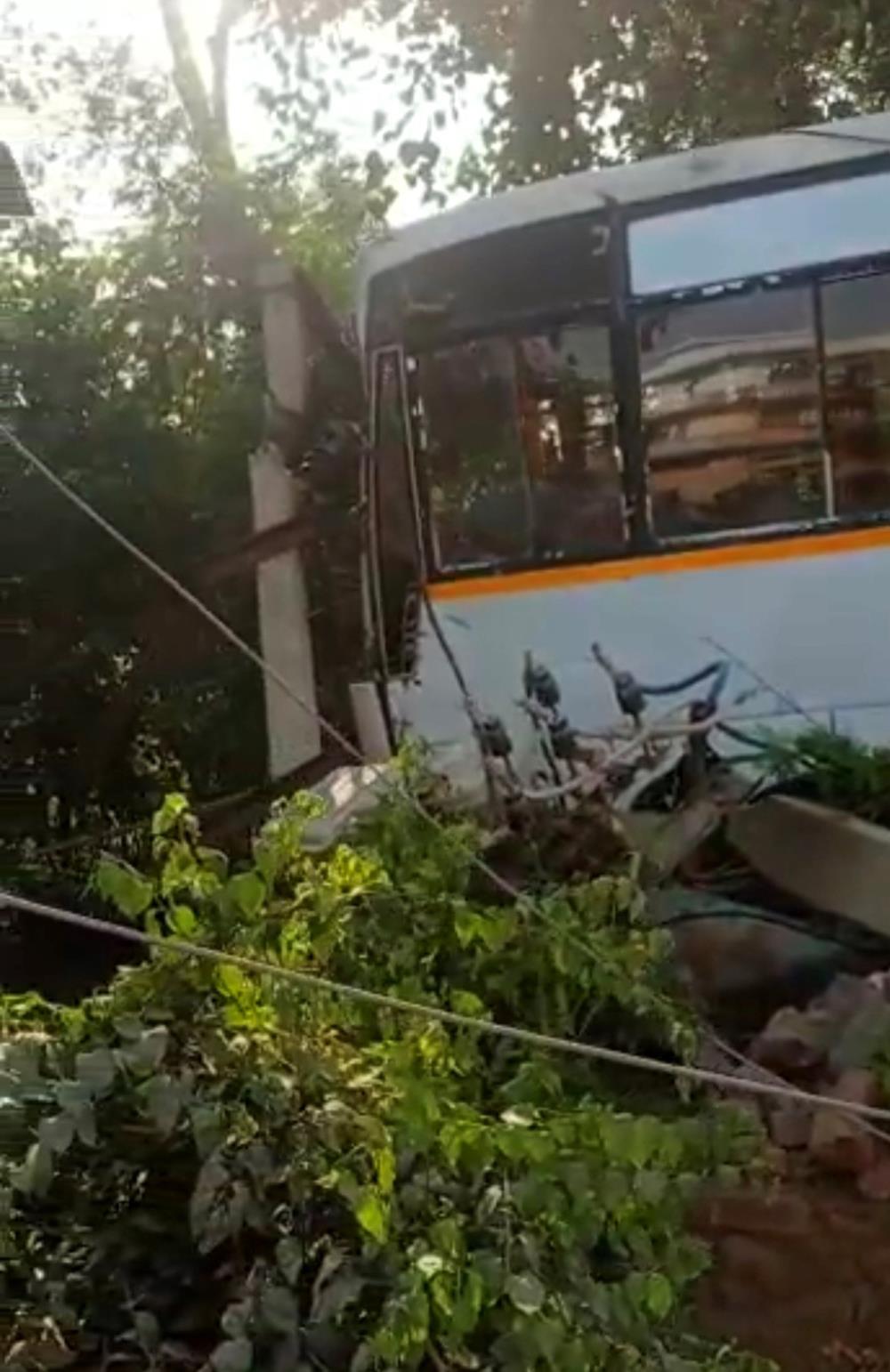 Abohar: Transformer hit by bus, power supply affected