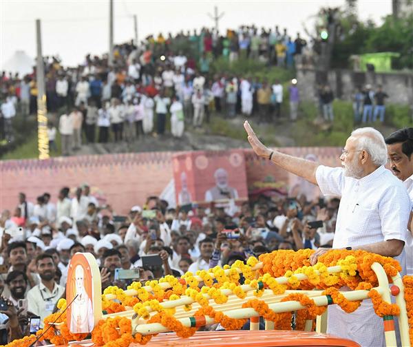 With eyes set on polls, PM Modi gifts projects worth Rs 28700 crore to Gujarat