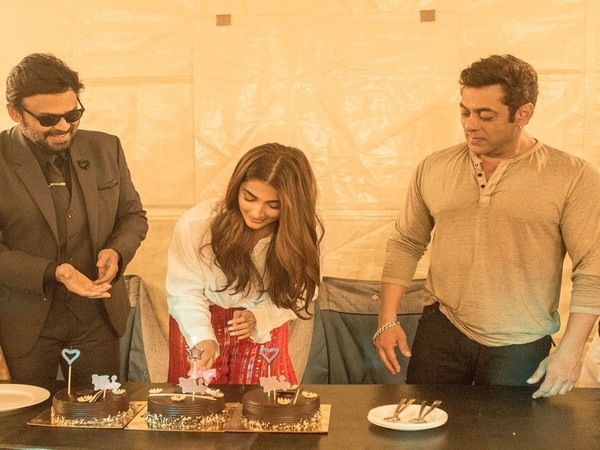 Salman Khan gives a glimpse of Pooja Hegde's birthday celebrations on set of Kisi Ka Bhai Kisi Ki Jaan