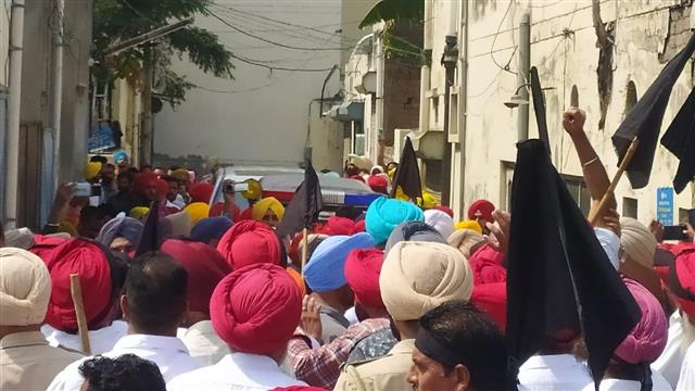Demanding reinstatement, GoGs hold protest in Sangrur; try to gherao CM Mann’s wife, mother