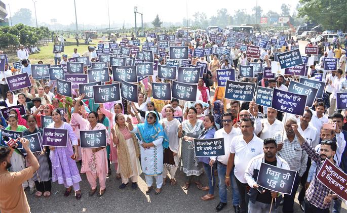 Christians demand arrest of Sikh activist Amritpal Singh, lodge protest at Jalandhar's PAP Chowk