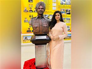 Nimrat Kaur visits Patiala for inaugural of her late father Major Bhupendra Singh's statue at Regiment