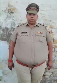 Too heavy to be a cop: Man posing as inspector to evade toll tax arrested while extorting money from passers-by in UP’s Firozabad