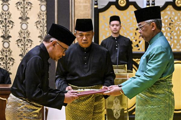 Long-time reformist Anwar Ibrahim sworn in as Malaysia’s PM