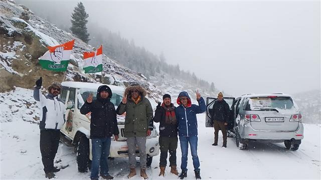 Braving cold, candidates out to woo voters in Lahaul-Spiti