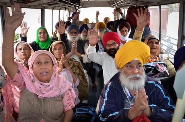 Over 2,500 Sikhs from India arrive in Pakistan to celebrate Guru Nanak’s birth anniversary