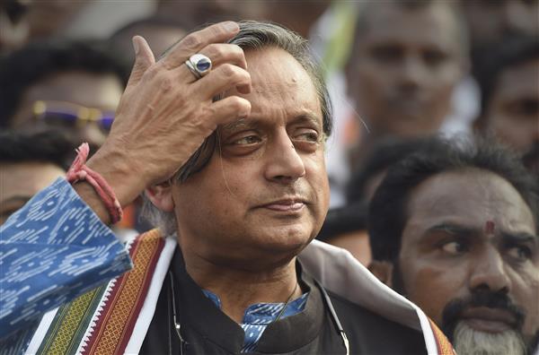 Sick Minds Shashi Tharoor Slams Trolls Over Comments On Picture With Woman The Tribune India 8591