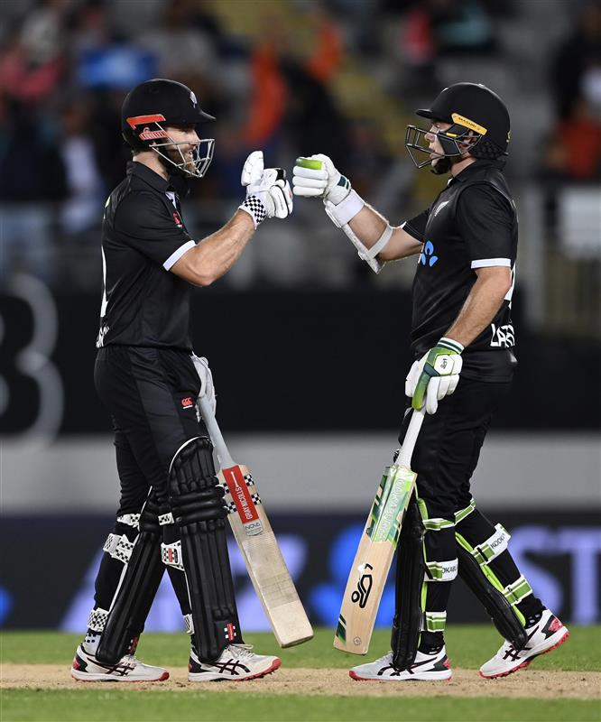 New Zealand beat India by 7 wickets in first ODI, take 1-0 lead in series