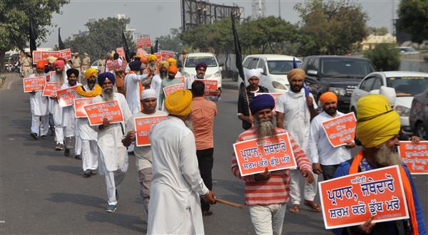 Sikh bodies protest against 328 missing saroops of Guru Granth Sahib in Amritsar