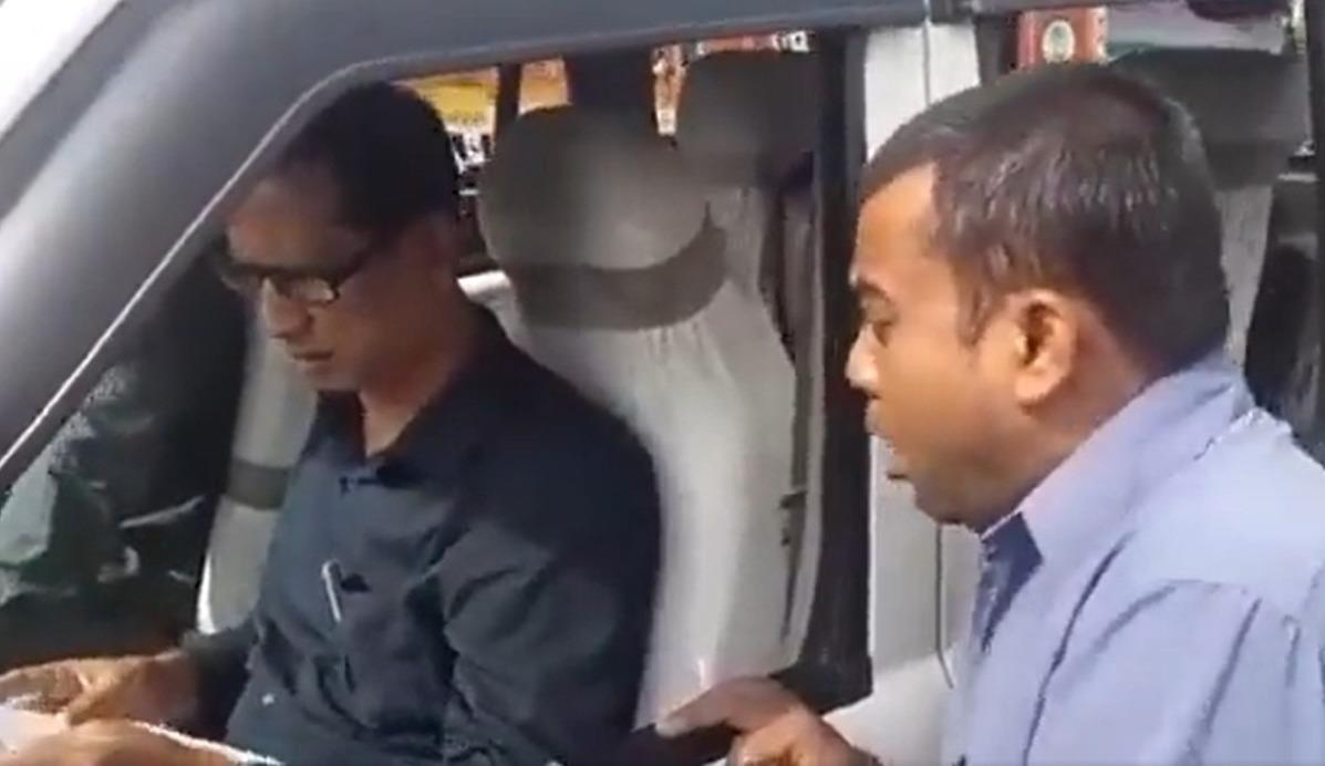 Man’s ration card displays ‘Kutta’ instead of ‘Dutta’ surname, watch how he expressed his dissent by ‘barking’ before official