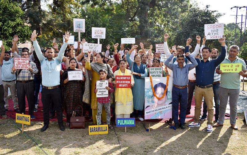 13 Kashmiri Pandit families urge admn to register them as migrants