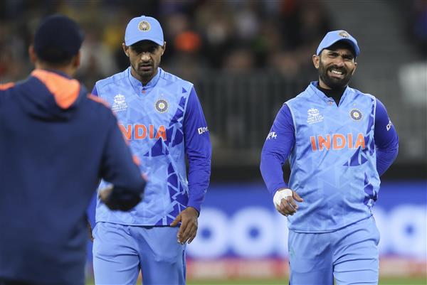 T20 World Cup: India weighing up wicketkeeper decision for England semifinal