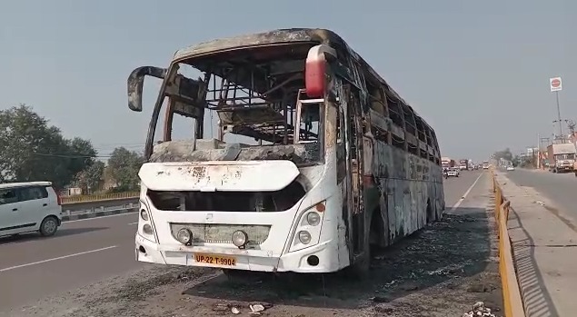 35 passengers save their lives by jumping from Ludhiana-Delhi tourist bus after it catches fire near Panipat
