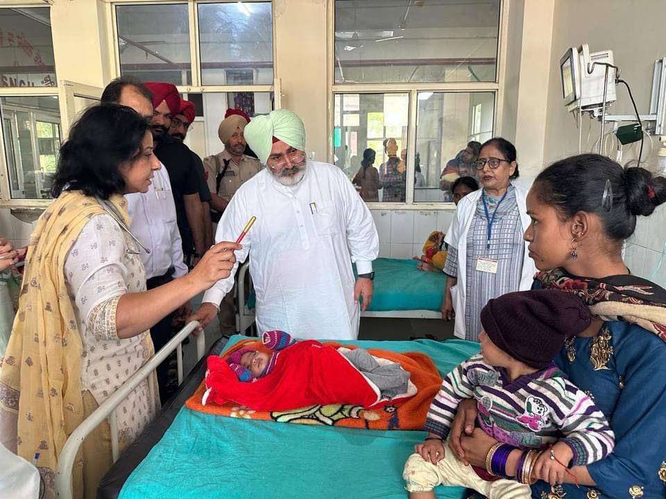 Health Minister pays surprise visit to Mata Kaushalya Hospital, Patiala