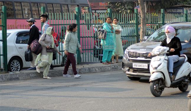 Sans foot overbridge, people face trouble crossing road outside Ludhiana bus stand