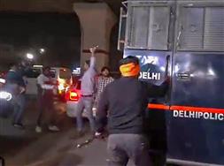 Shradha murder case: Van carrying accused Aaftab attacked outside forensic lab in Delhi
