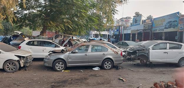 In PUDA complex, parking lots turned into scrap, car market