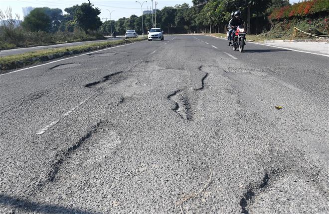Broken Stretches Mohali: Sector 77-76 road not repaired for year