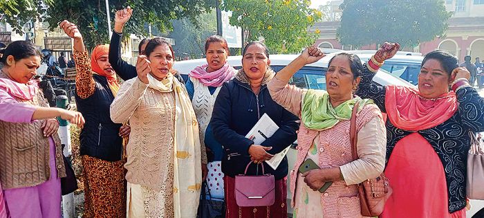 ASHA workers hold protest, demand transfer of doctor