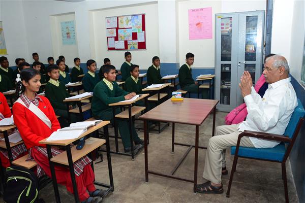Himachal Governor Rajendra Vishwanath Arlekar visits Beolia school