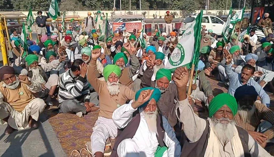 Investment scam: Farmers protest in Bathinda, seek action against accused