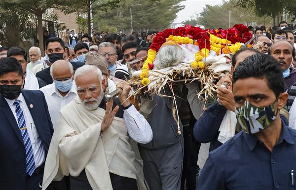 En vivo: muere la madre del primer ministro Modi, Hirabin;  Quemado en Gandhinagar: The Tribune India