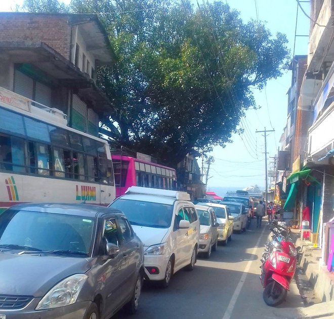Traffic jams on Pathankot NH irk tourists