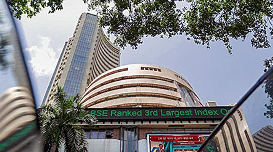 Sensex, Nifty start on choppy note; IT stocks decline