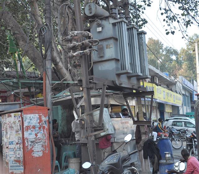 Tangled Mess: Risking life, vendors operating under transformers in Amritsar