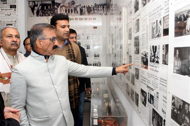 CM pays tributes to Indira Gandhi