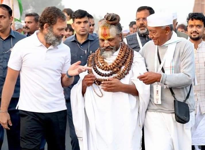 Controversial godman ‘Computer Baba’ takes part in Bharat Jodo Yatra in MP, interacts with Rahul Gandhi; BJP targets Congress