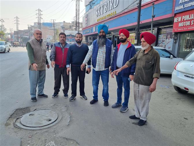 Choked sewers: Troubled shopkeepers demand CM's intervention to fix issue