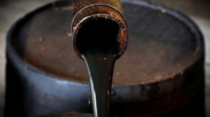 Oil falls close to yearly low