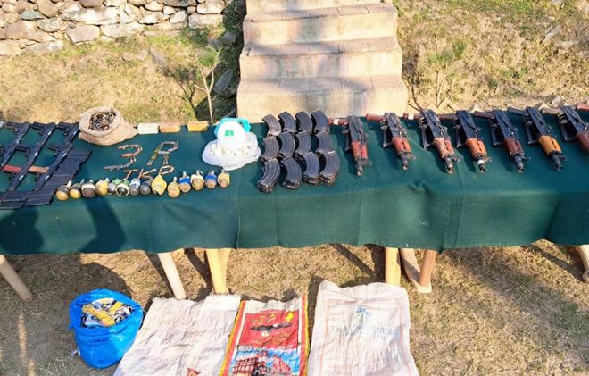 Army seizes cache of arms in Baramulla