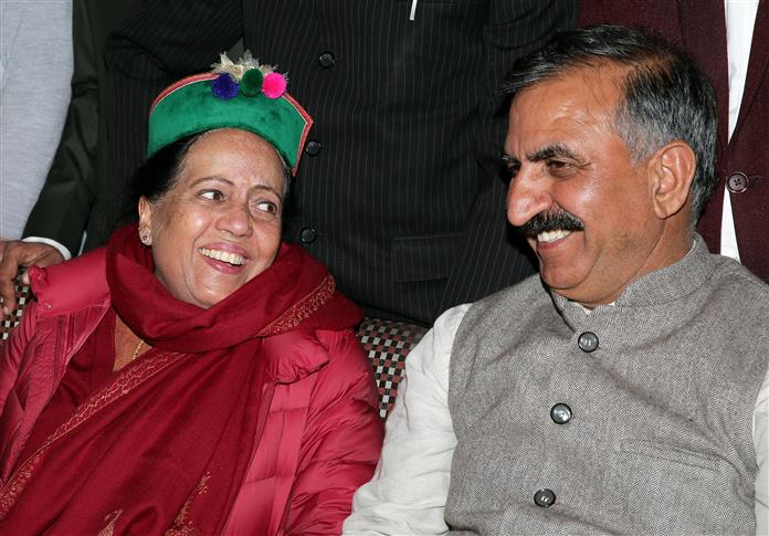 Central Congress observers try to reach consensus on CM candidate; put off return to Delhi