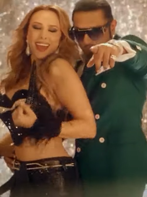Honey Singh shakes a leg with Iulia Vantur in his party song Yai re